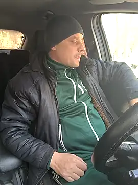 Snapshot of DanielOhCool chatting on 02.19.25 DanielOhCool online show from 02.19.25