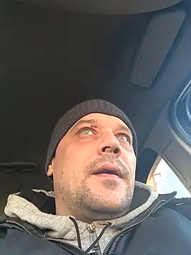 Snapshot of DanielOhCool chatting on 02.21.25 DanielOhCool online show from 02.21.25