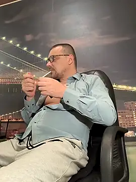 Snapshot of DanielOhCool chatting on 02.28.25 DanielOhCool online show from 02.28.25