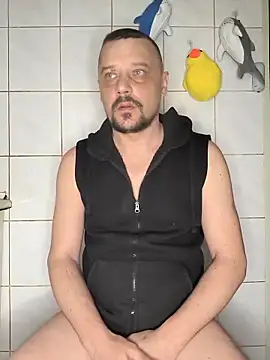 Snapshot of DanielOhCool chatting on 03.18.25 DanielOhCool online show from 03.18.25