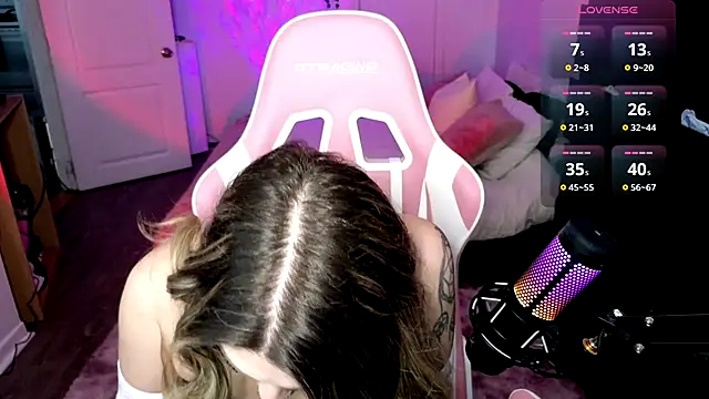 Snapshot of queenxlexy chatting on 01.06.25 queenxlexy online show from 01.06.25