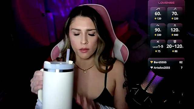 Snapshot of queenxlexy chatting on 01.06.25 queenxlexy online show from 01.06.25