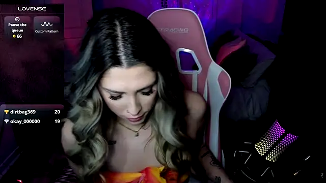 Snapshot of queenxlexy chatting on 01.14.25 queenxlexy online show from 01.14.25