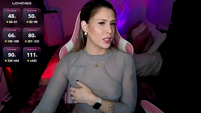 Snapshot of queenxlexy chatting on 01.23.25 queenxlexy online show from 01.23.25