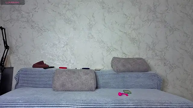 Snapshot of sweeetgirls2021 chatting on 10.04.25 sweeetgirls2021 online show from 10.04.25