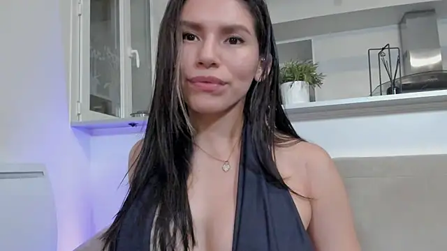 Snapshot of LalieFR chatting on 01.22.25 LalieFR online show from 01.22.25