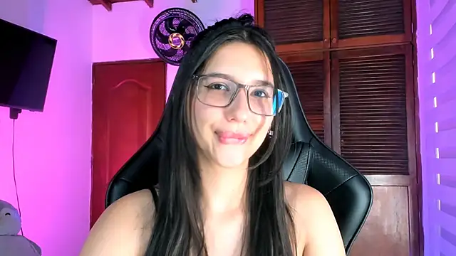 Snapshot of Luniverse chatting on 11.05.25 Luniverse online show from 11.05.25