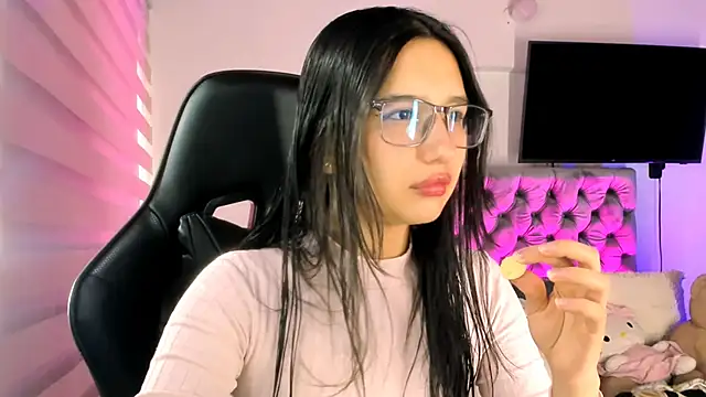 Snapshot of Luniverse chatting on 11.10.25 Luniverse online show from 11.10.25