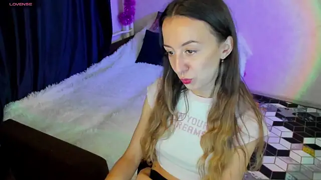 Snapshot of CurlySteph chatting on 12.10.24 CurlySteph online show from 12.10.24