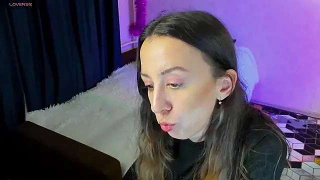 Snapshot of CurlySteph chatting on 12.19.24 CurlySteph online show from 12.19.24