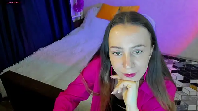 Snapshot of CurlySteph chatting on 12.22.24 CurlySteph online show from 12.22.24