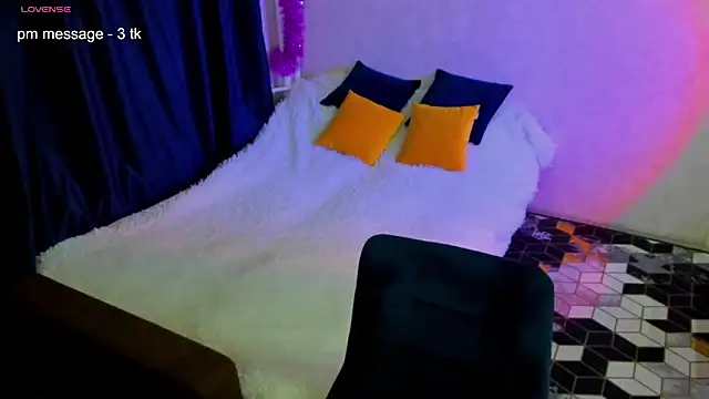 Snapshot of CurlySteph chatting on 02.14.25 CurlySteph online show from 02.14.25