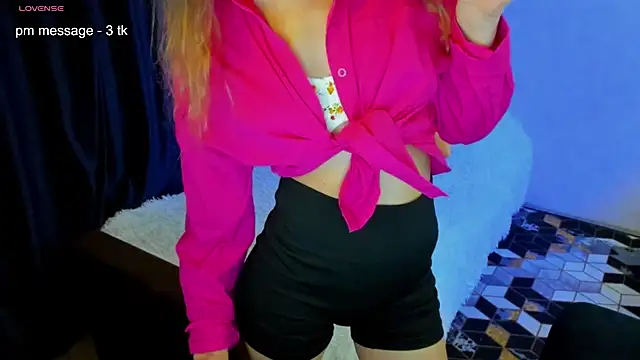 Snapshot of CurlySteph chatting on 03.01.25 CurlySteph online show from 03.01.25