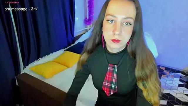 Snapshot of CurlySteph chatting on 03.09.25 CurlySteph online show from 03.09.25