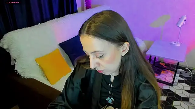 Snapshot of CurlySteph chatting on 03.18.25 CurlySteph online show from 03.18.25