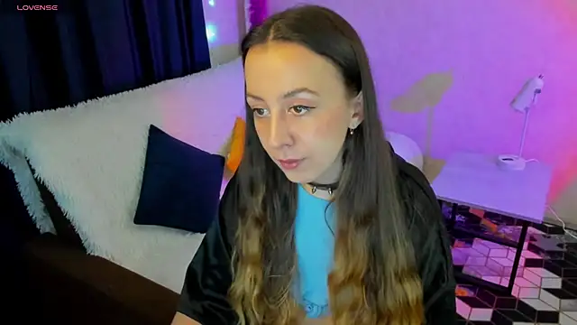 Snapshot of CurlySteph chatting on 03.20.25 CurlySteph online show from 03.20.25