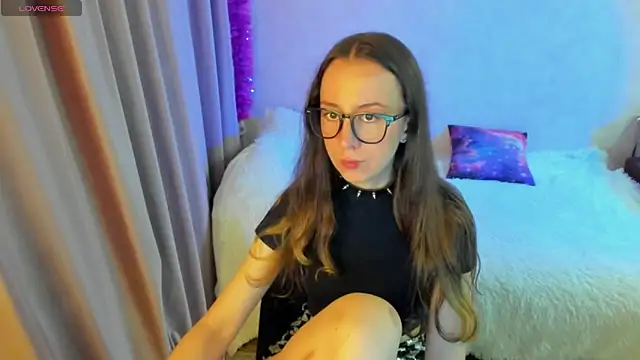 Snapshot of CurlySteph chatting on 09.14.25 CurlySteph online show from 09.14.25