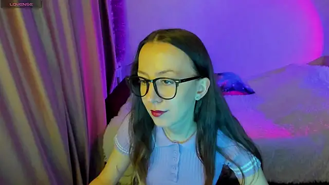 Snapshot of CurlySteph chatting on 09.27.25 CurlySteph online show from 09.27.25