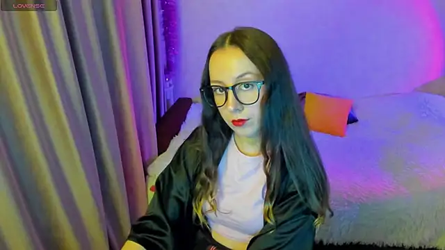 Snapshot of CurlySteph chatting on 10.01.25 CurlySteph online show from 10.01.25