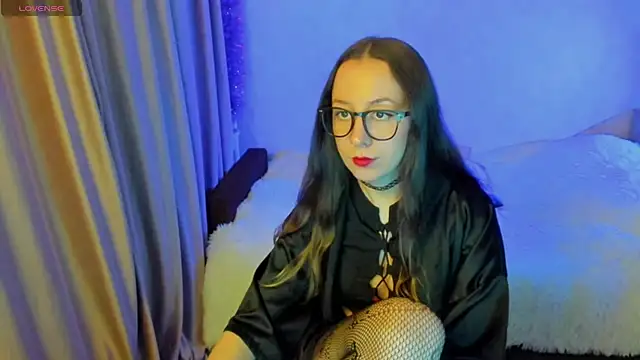 Snapshot of CurlySteph chatting on 10.03.25 CurlySteph online show from 10.03.25