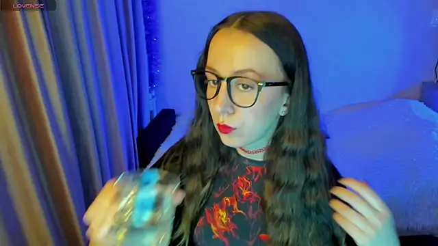 Snapshot of CurlySteph chatting on 10.04.25 CurlySteph online show from 10.04.25