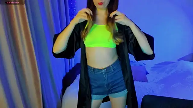 Snapshot of CurlySteph chatting on 10.06.25 CurlySteph online show from 10.06.25