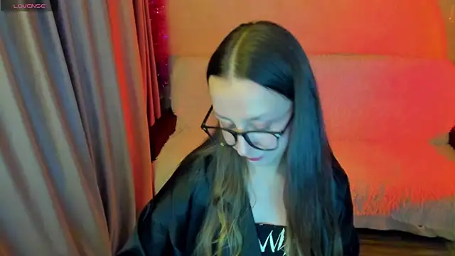 Snapshot of CurlySteph chatting on 10.15.25 CurlySteph online show from 10.15.25