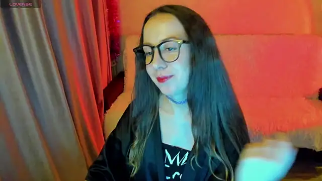 Snapshot of CurlySteph chatting on 10.16.25 CurlySteph online show from 10.16.25