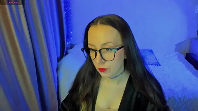 Snapshot of CurlySteph chatting on 10.23.25 CurlySteph online show from 10.23.25