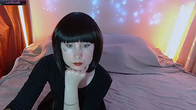 Snapshot of bekyboop chatting on 10.31.25 bekyboop online show from 10.31.25