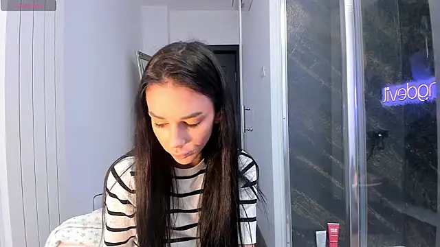 Snapshot of realhotfallingdevil chatting on 09.22.25 realhotfallingdevil online show from 09.22.25