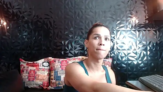 Snapshot of PINK__LOLA1 chatting on 12.05.24 PINK LOLA1 online show from 12.05.24