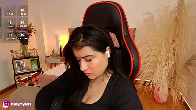 Snapshot of KallyMyller1 chatting on 12.14.24 KallyMyller1 online show from 12.14.24