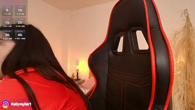 Snapshot of KallyMyller1 chatting on 02.07.25 KallyMyller1 online show from 02.07.25