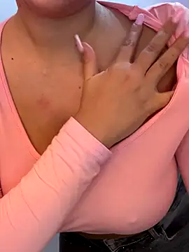 Snapshot of Liiaa chatting on 10.28.25 Liiaa online show from 10.28.25