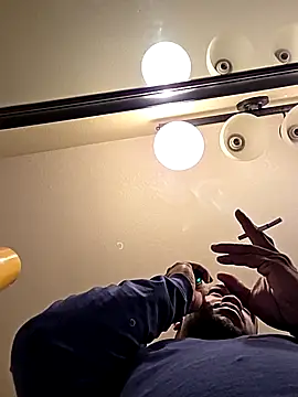 Snapshot of Oakcliffjacker chatting on 10.31.25 Oakcliffjacker online show from 10.31.25