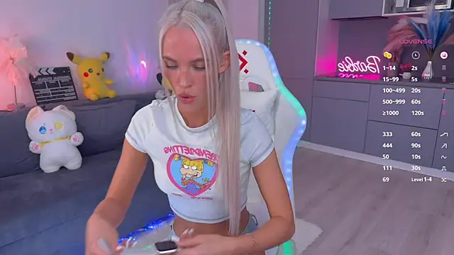 Snapshot of mikkixmeow chatting on 02.10.25 mikkixmeow online show from 02.10.25