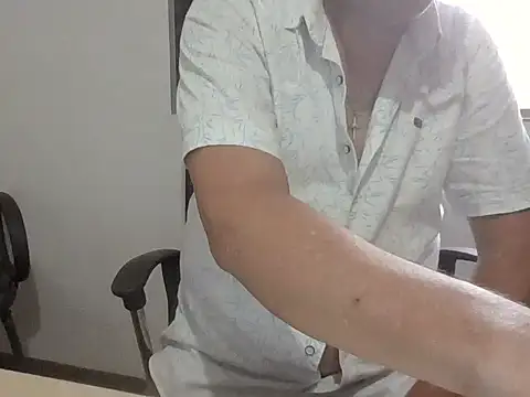 Snapshot of niceguyjr chatting on 10.05.25 niceguyjr online show from 10.05.25