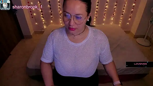 Snapshot of sharon_1 chatting on 12.18.24 sharon 1 online show from 12.18.24