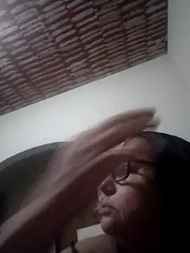 Snapshot of catdool chatting on 03.04.25 catdool online show from 03.04.25