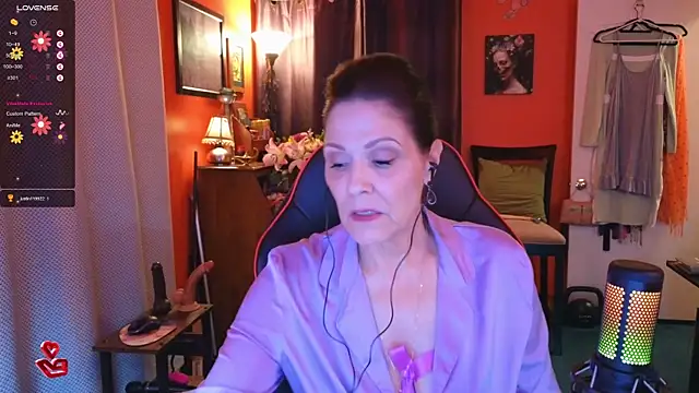 Snapshot of Good-Juju chatting on 02.09.25 Good-Juju online show from 02.09.25