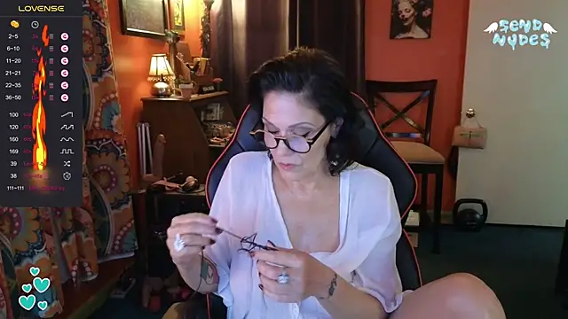 Snapshot of Good-Juju chatting on 10.04.25 Good-Juju online show from 10.04.25