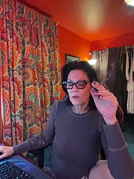 Snapshot of Good-Juju chatting on 11.01.25 Good-Juju online show from 11.01.25