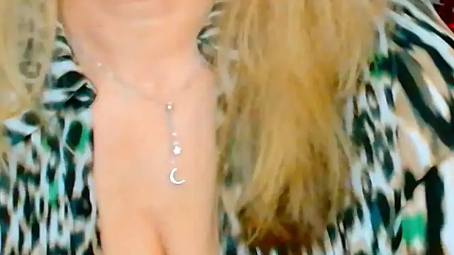 Snapshot of Tyana40 chatting on 02.28.25 Tyana40 online show from 02.28.25