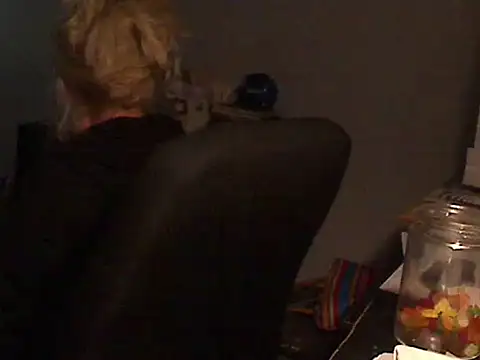 Snapshot of XTRAHORNYONE chatting on 01.10.25 XTRAHORNYONE online show from 01.10.25