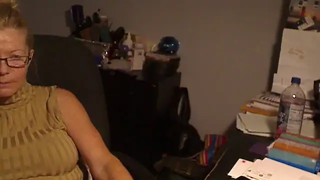 Snapshot of XTRAHORNYONE chatting on 01.11.25 XTRAHORNYONE online show from 01.11.25