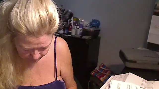 Snapshot of XTRAHORNYONE chatting on 01.31.25 XTRAHORNYONE online show from 01.31.25