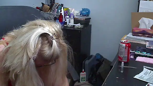 Snapshot of XTRAHORNYONE chatting on 02.25.25 XTRAHORNYONE online show from 02.25.25