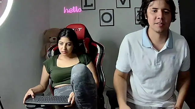 Snapshot of kim_sex_hot chatting on 09.19.25 kim sex hot online show from 09.19.25