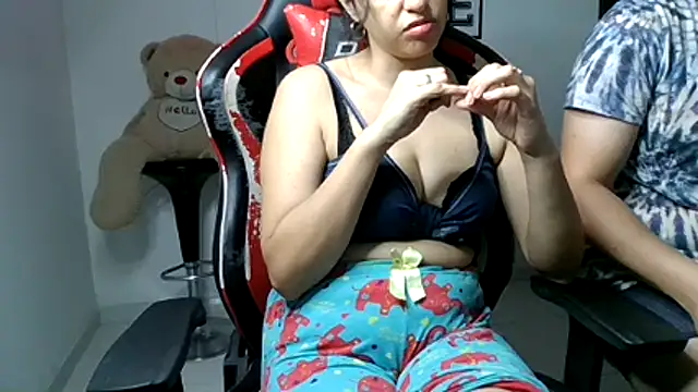 Snapshot of kim_sex_hot chatting on 10.27.25 kim sex hot online show from 10.27.25